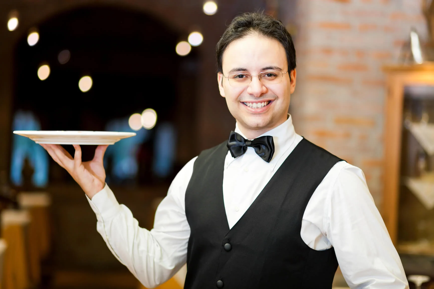 Average Waiter Waitress salary