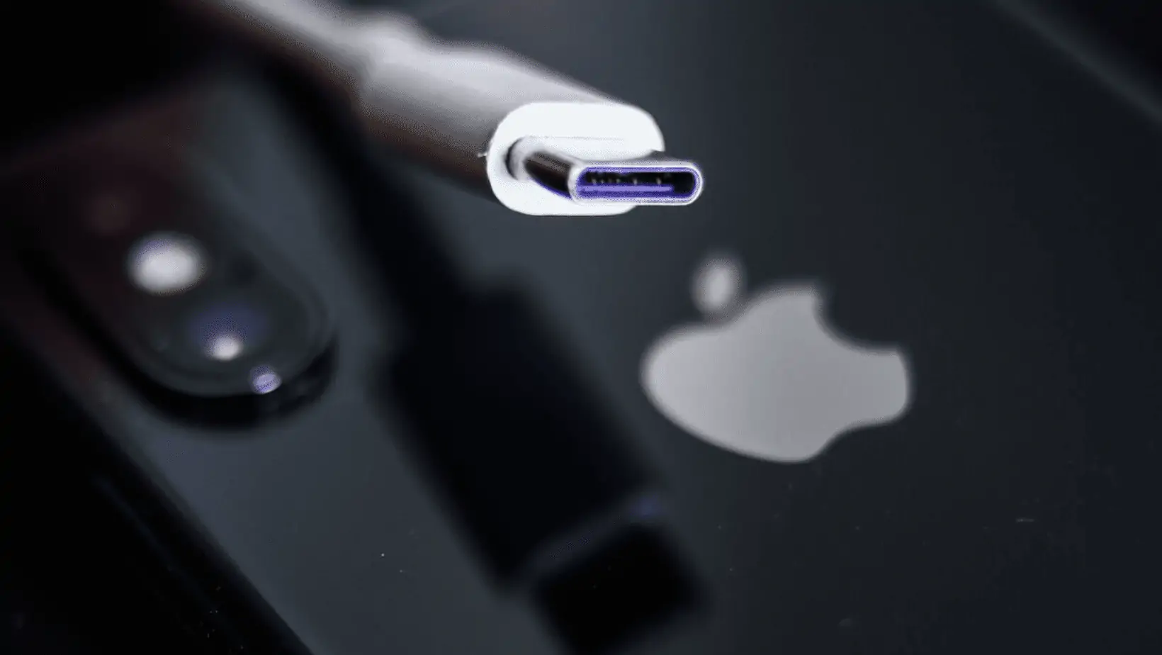 iPhone 15: USB-C & Thunderbolt Bring Desktop Revolution