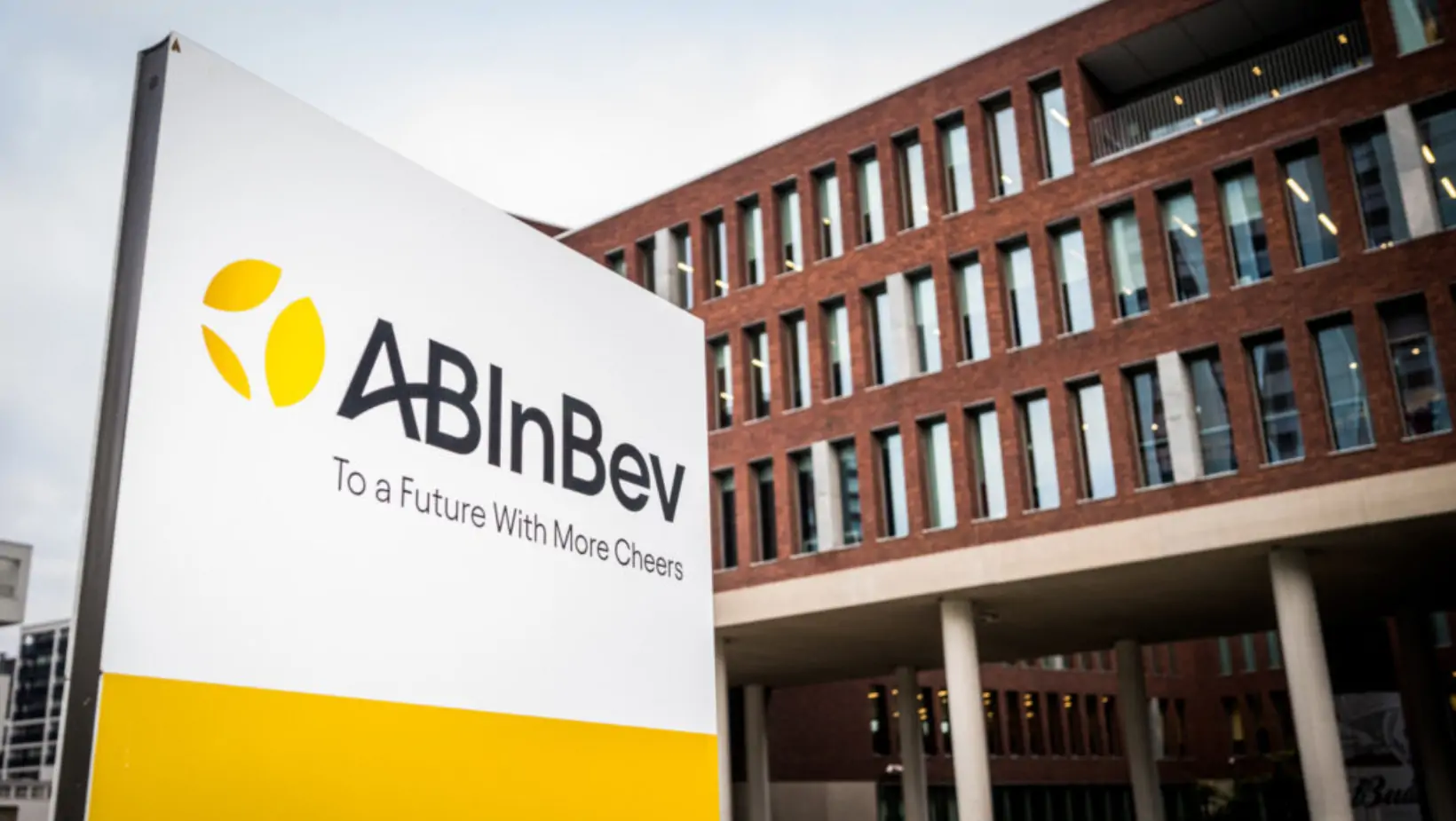 AB InBev Announces Secondary Global Offering by Altria and Buyback